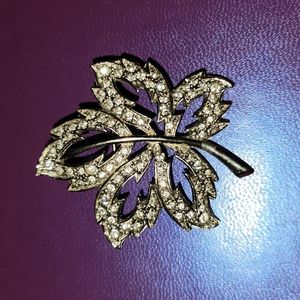 Vintage Signed Sherman Swarovski Crystal Maple leaf Brooch